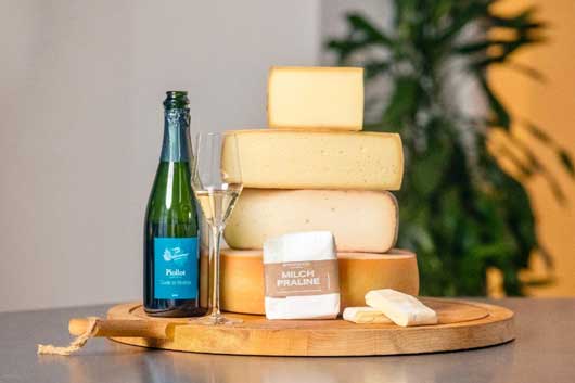 Käse der Münchner Käse Manufaktur und Champagner