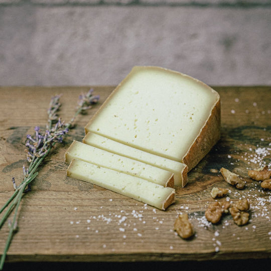Münchner Brotzeitkäse - der Gspusi. Hergestellt in Münchens einziger Käserei.