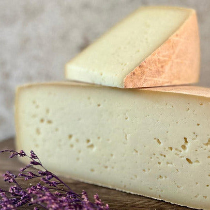 Zu sehen ist der Münchner Manchego - auch Schaferl genannt - der Münchner Käse Manufaktur.